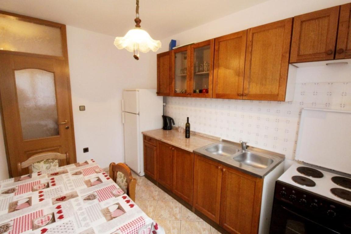 Leo With Pool Guest house Umag